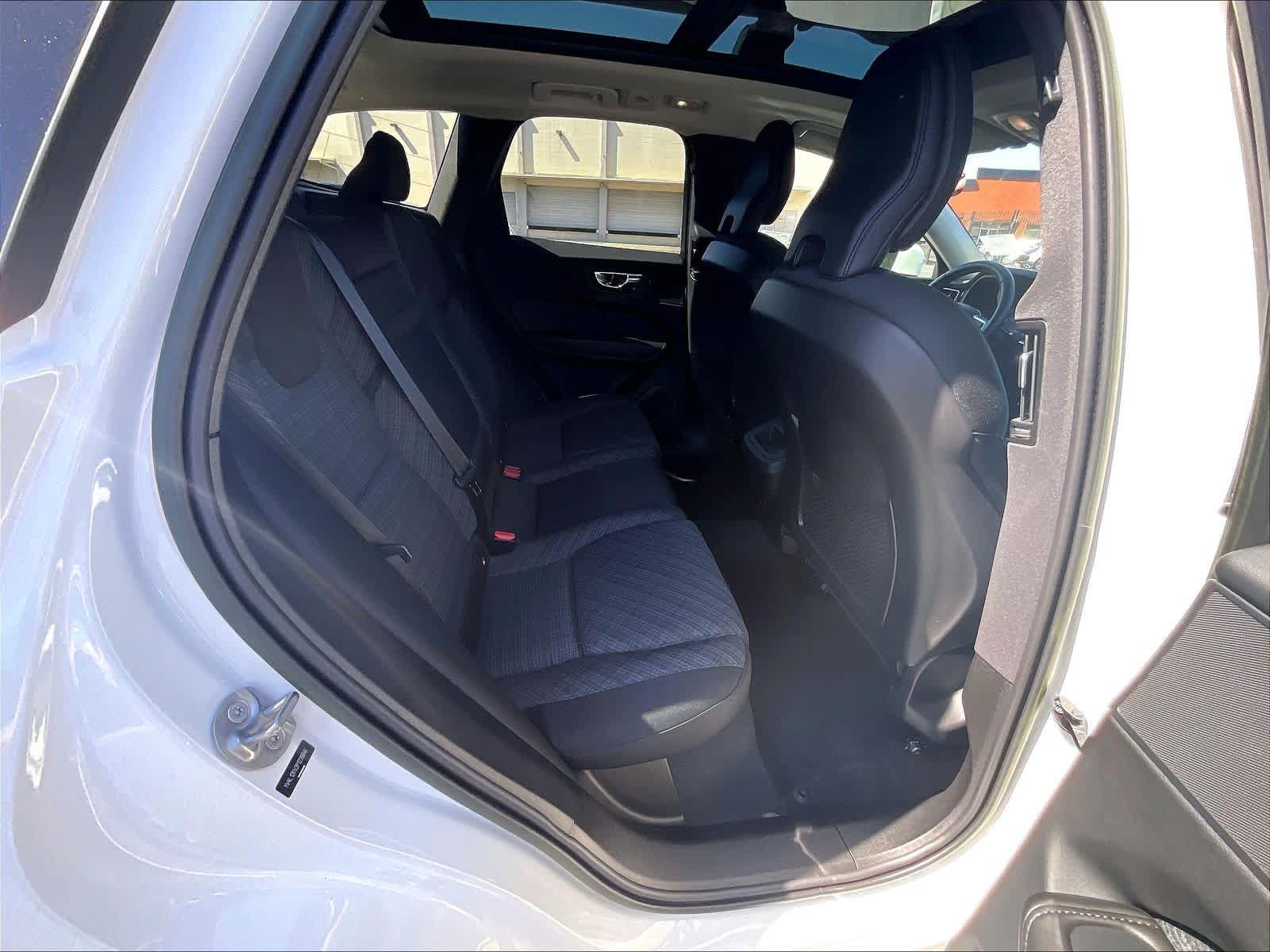 Used 2023 Volvo XC60 B5 Core AWD/4WD image 31