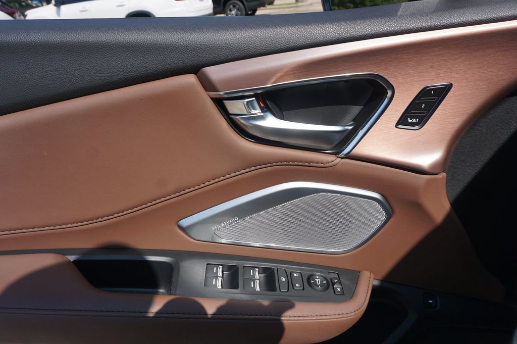 Used 2023 Acura RDX w/ Technology Package FWD image 4