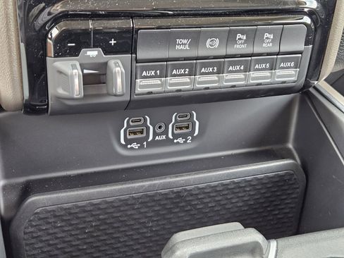 Used 2024 RAM 3500 Laramie w/ Chrome Bumper Package AWD/4WD image 23
