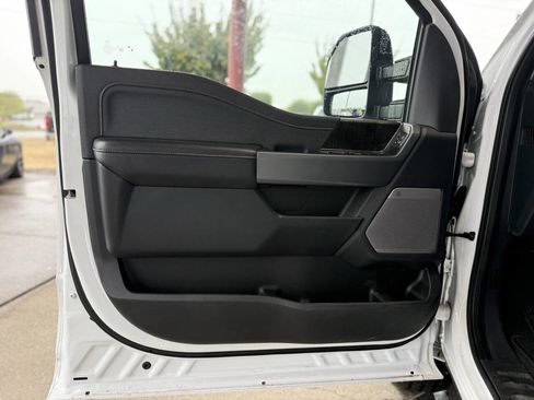 Used 2024 Ford F350 Lariat image 23