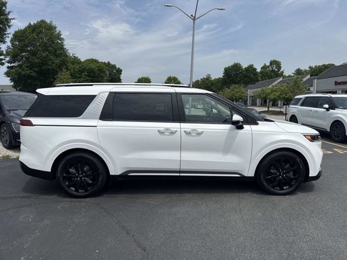 Used 2024 Kia Carnival SX FWD image 10