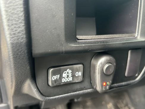 Used 2016 Toyota Tacoma SR5 w/ SR5 Appearance Package (SN) AWD/4WD image 16