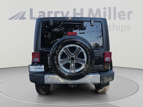 Used 2014 Jeep Wrangler Unlimited Sahara w/ Dual Top Group AWD/4WD image 4
