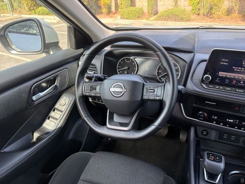 Used 2025 Nissan Rogue SV AWD/4WD image 36