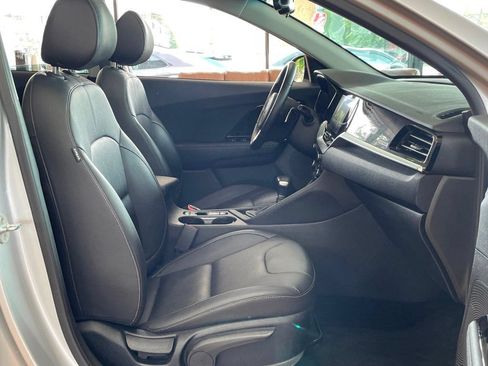 Used 2020 Kia Niro EX Premium FWD image 22