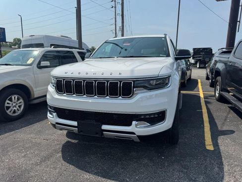 Used 2025 Jeep Wagoneer Series II AWD/4WD image 5