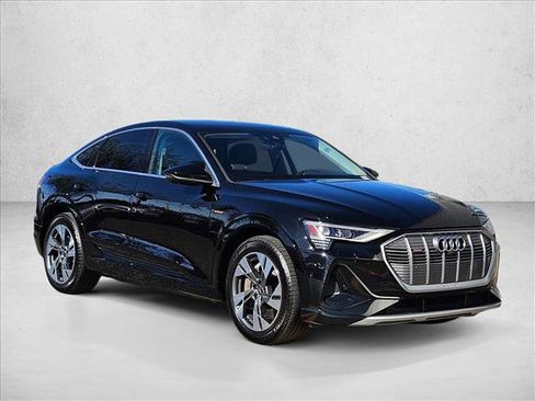Used 2022 Audi e-tron Premium Plus image 3