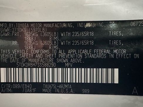 Used 2025 Toyota Highlander XLE image 12