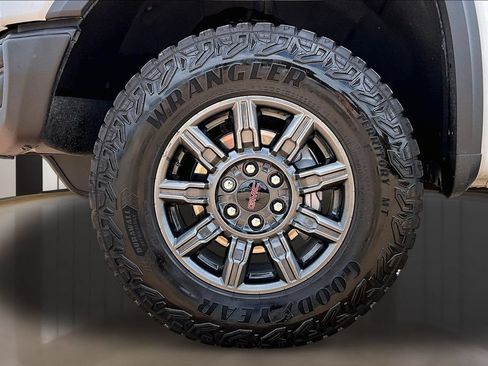 Used 2024 GMC Sierra 1500 AT4X AWD/4WD image 8
