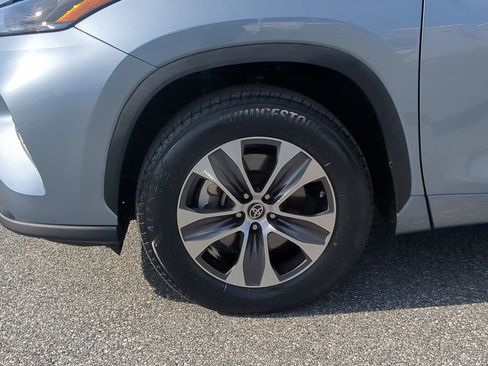 Used 2022 Toyota Highlander XLE image 19