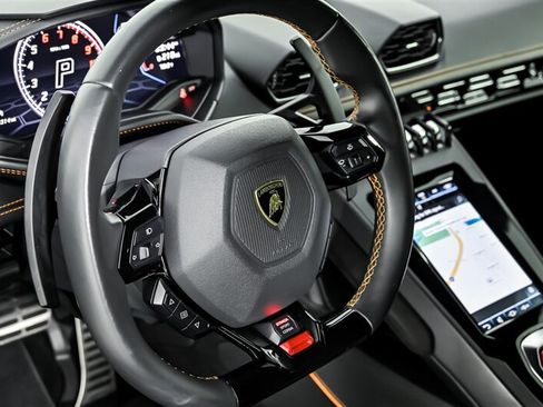 Used 2020 Lamborghini Huracan EVO RWD image 17