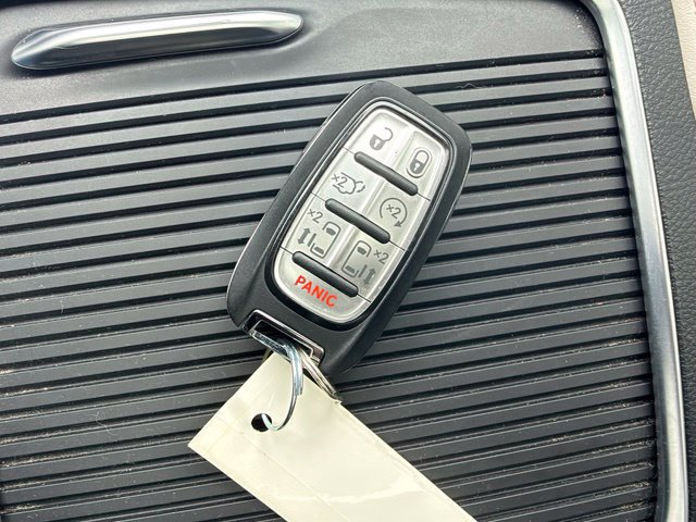 Used 2022 Chrysler Pacifica Limited w/ Uconnect Theater Family Group AWD/4WD image 40