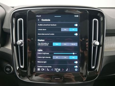 Used 2024 Volvo XC40 B5 Plus image 18