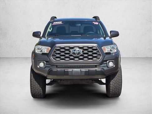 Used 2018 Toyota Tacoma SR5 RWD image 2