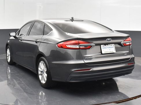 Used 2019 Ford Fusion SE FWD image 3