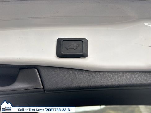 Used 2022 Toyota RAV4 XLE Premium image 12