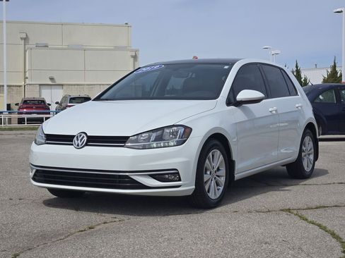 Used 2019 Volkswagen Golf SE FWD image 3