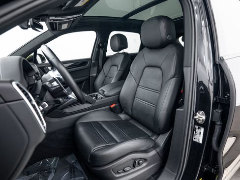Certified 2023 Porsche Cayenne S AWD/4WD image 5