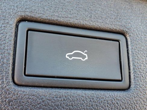 Certified 2023 Volkswagen Tiguan SE R-Line image 10