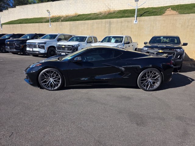 Used 2022 Chevrolet Corvette Stingray Premium Cpe w/ Z51 Performance Package RWD image 4