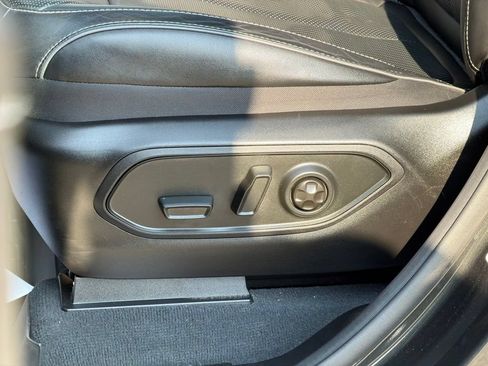 Used 2023 Jeep Grand Cherokee Overland AWD/4WD image 15