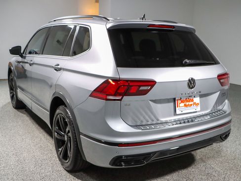 Used 2023 Volkswagen Tiguan SE R-Line FWD image 9