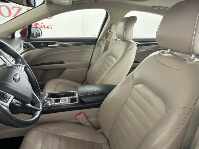 Used 2017 Ford Fusion SE w/ Fusion SE Technology Package FWD image 17