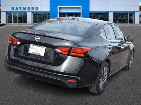 Used 2023 Nissan Altima 2.5 SV image 3