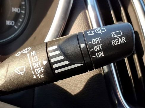 Used 2024 Chevrolet Equinox LT FWD image 28