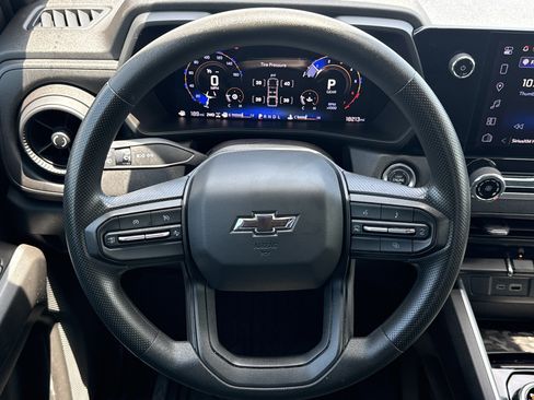 Used 2024 Chevrolet Colorado Trail Boss w/ Technology Package AWD/4WD image 18