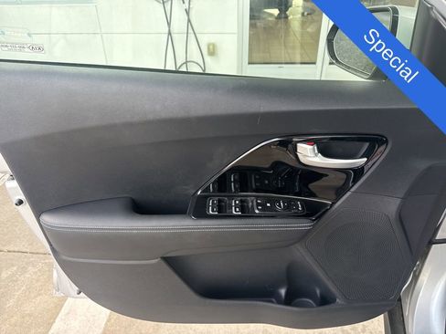 Used 2020 Kia Niro EX w/ Cold Weather Package image 10