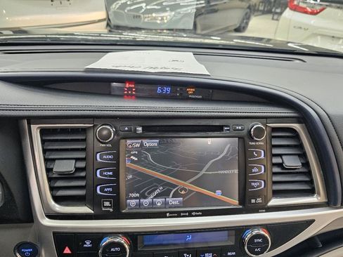 Used 2017 Toyota Highlander Limited Platinum AWD/4WD image 34