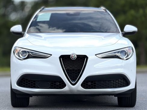Used 2022 Alfa Romeo Stelvio Ti image 2