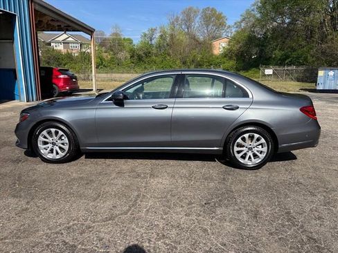 Used 2018 Mercedes-Benz E 300 4MATIC image 12