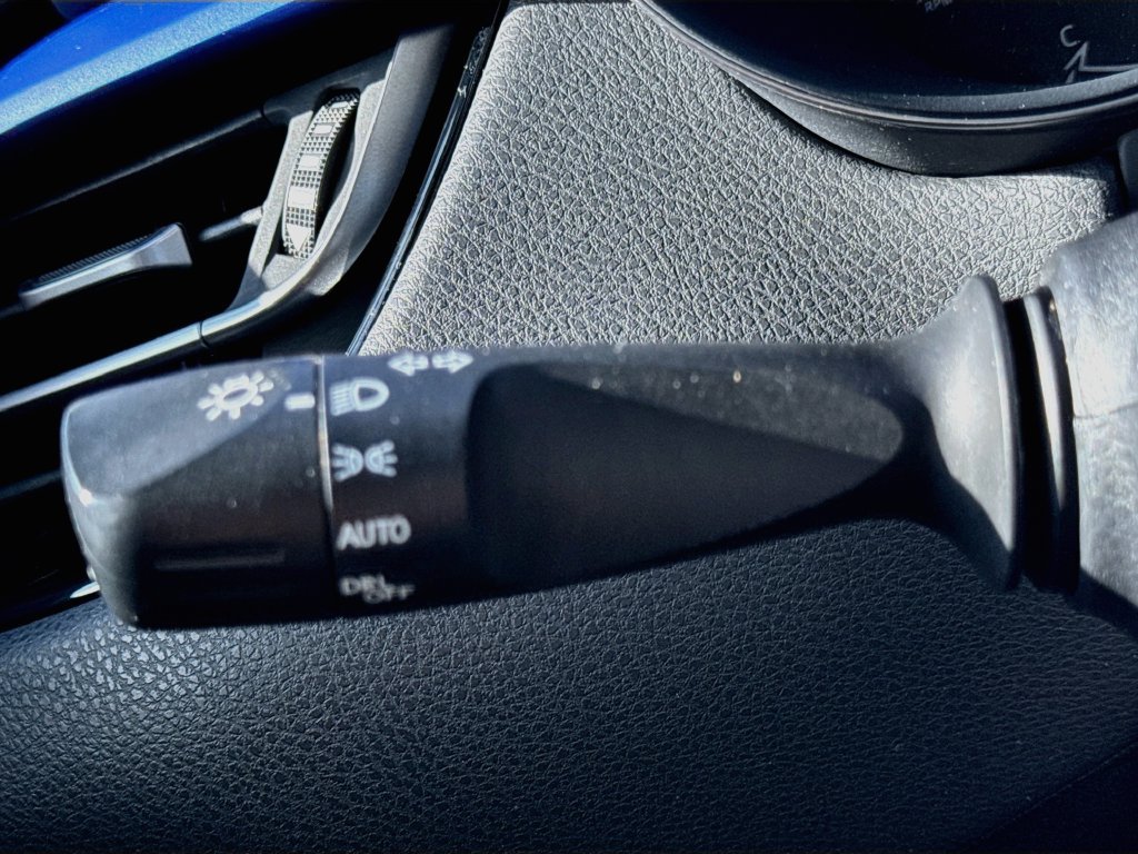 Used 2020 Toyota C-HR XLE FWD image 12