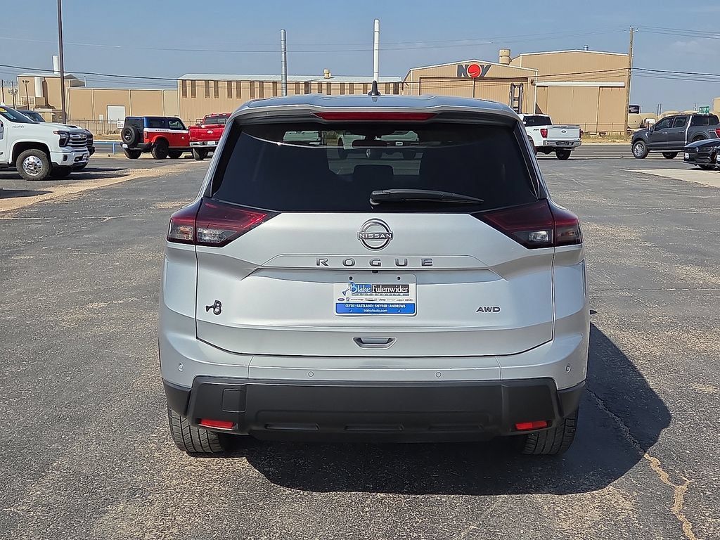 Used 2024 Nissan Rogue S AWD/4WD image 4