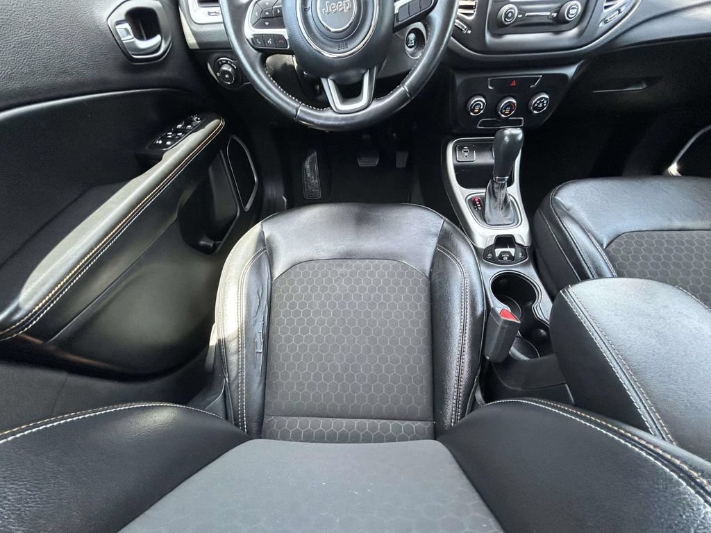 Used 2018 Jeep Compass Latitude FWD image 12