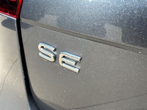 Used 2023 Volkswagen Tiguan SE AWD/4WD image 6