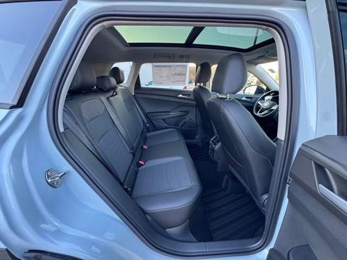 New 2026 Volkswagen Taos SE image 20