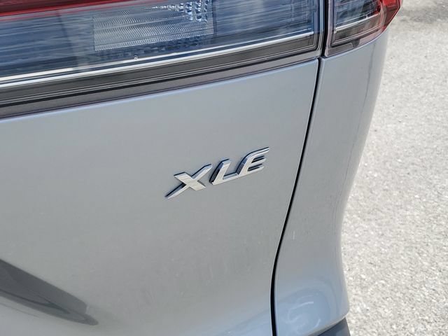 Used 2024 Toyota Corolla Cross XLE FWD image 9