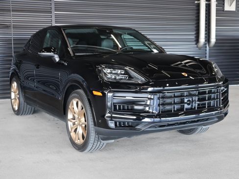 Used 2024 Porsche Cayenne Coupe AWD/4WD image 7
