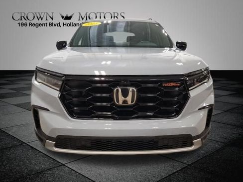 Certified 2025 Honda Pilot TrailSport image 8