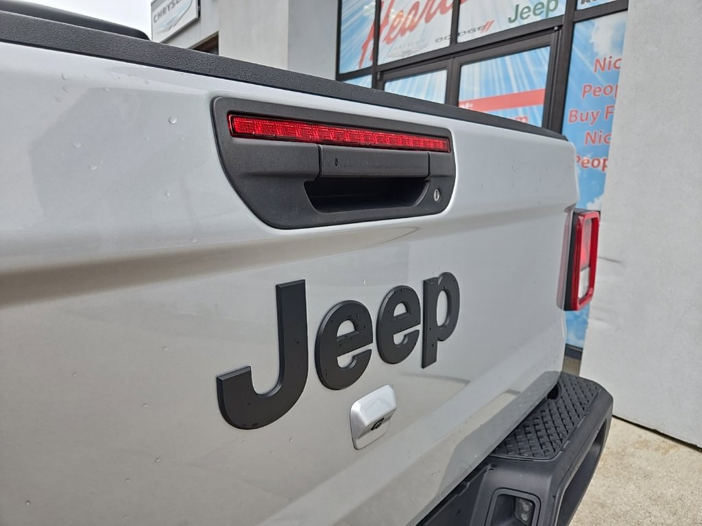 Used 2023 Jeep Gladiator Sport AWD/4WD image 24