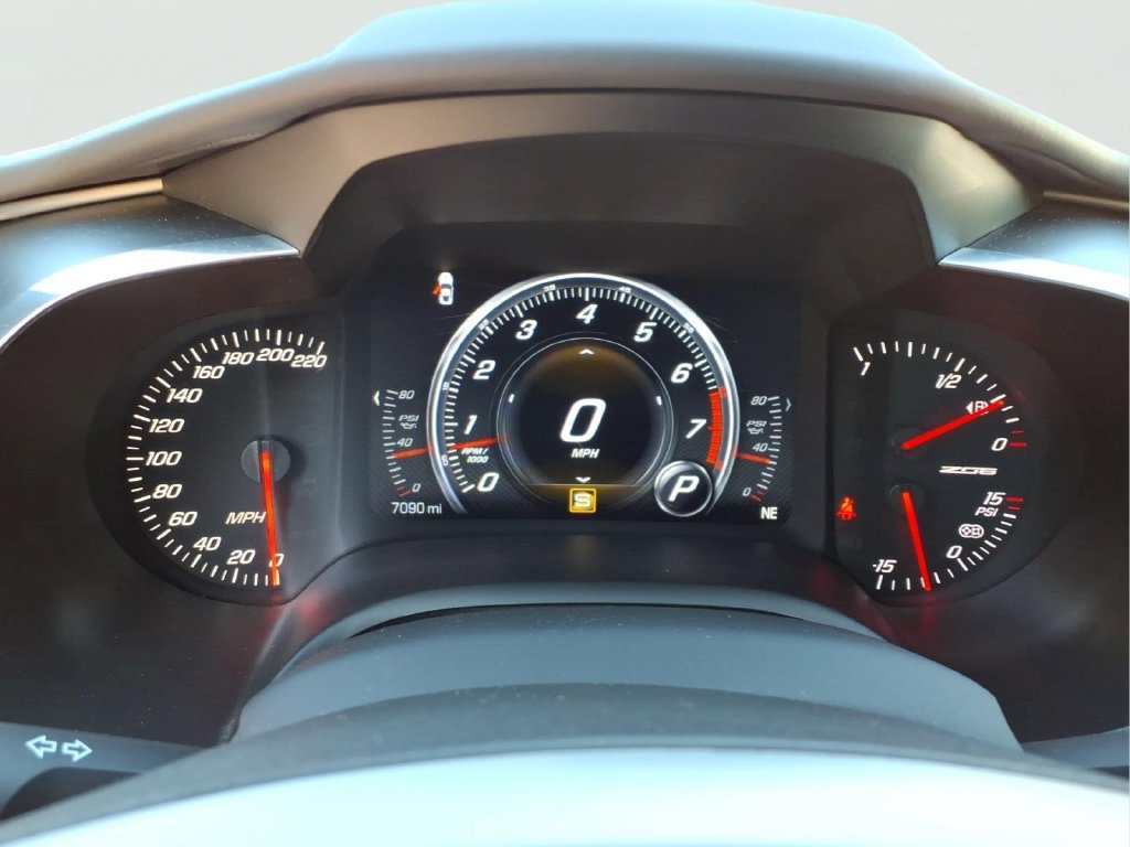 Used 2015 Chevrolet Corvette Z06 w/ 3LZ Preferred Equipment Group RWD image 15