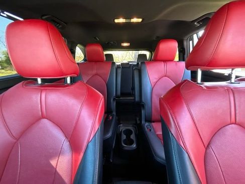 Used 2023 Toyota Highlander XSE FWD image 34