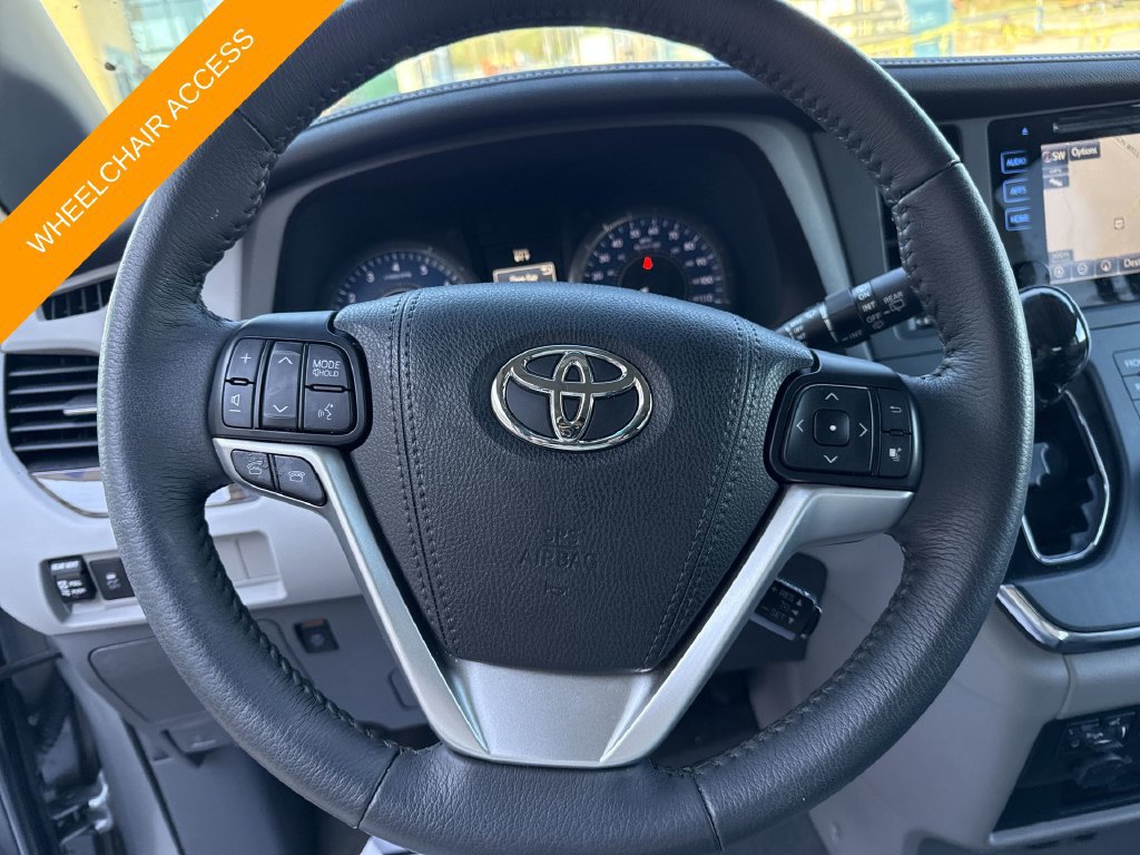 Used 2017 Toyota Sienna XLE Premium FWD image 18