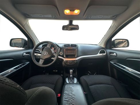 Used 2019 Dodge Journey SE image 14