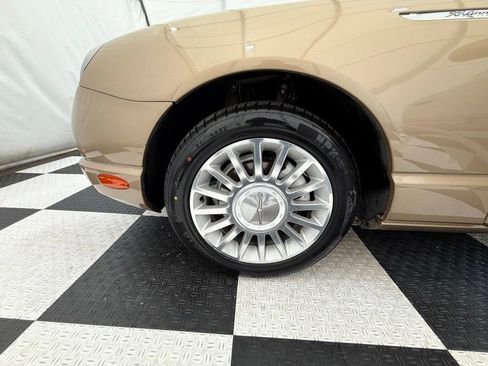 Used 2005 Ford Thunderbird RWD image 11