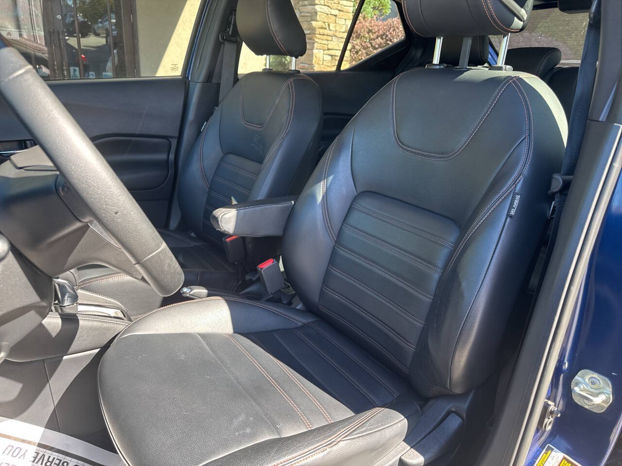 Used 2019 Nissan Kicks SR w/ SR Premium Package FWD image 9