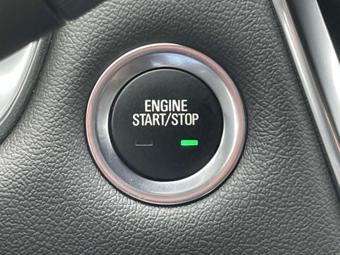 Used 2023 Chevrolet Traverse Premier FWD image 27